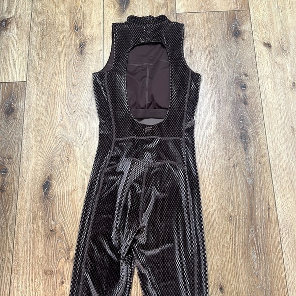 Fabletics Velour Mock-neck 7/8 Jumpsuit in Cacao Size XXS - Picture 4 of 9